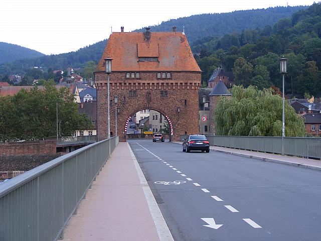 Brückenturm der Mainbrücke
